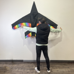 Šarkan delta čierno dúhový s chvostom Šarkan delta čierno dúhový s chvostom