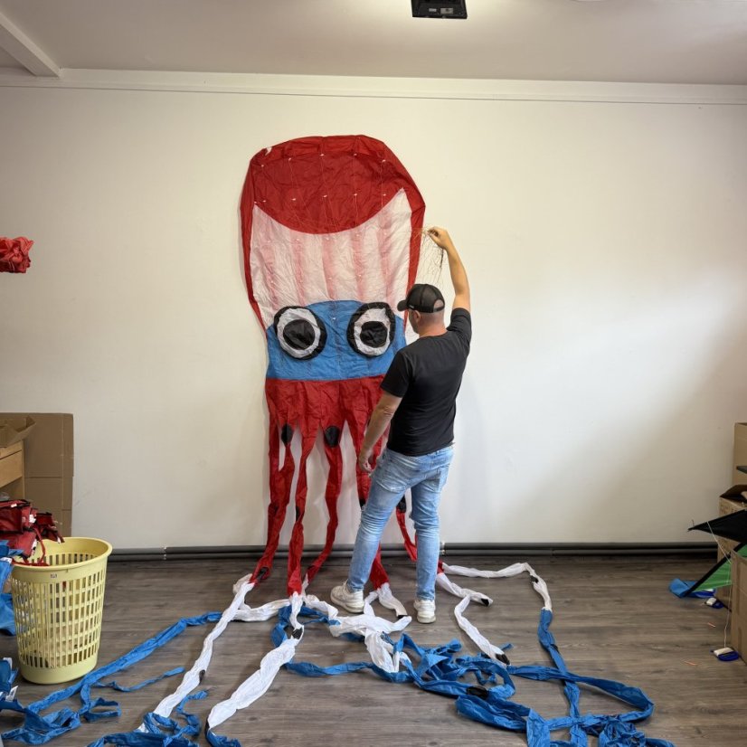 Vörös 3D polip delta sárkány 8 méter