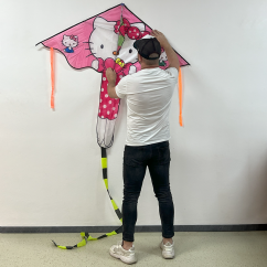 Delta šarkan mačiatko farebný dizajn Delta šarkan mačiatko farebný dizajn