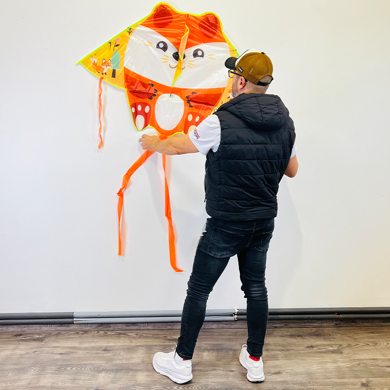 Šarkan Líštička delta oranžový s chvostom