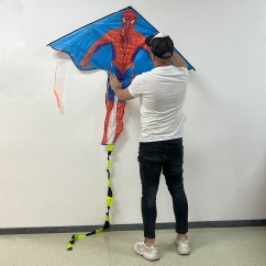 Šarkan pavúk delta červený s chvostem Šarkan pavúk delta červený s chvostem