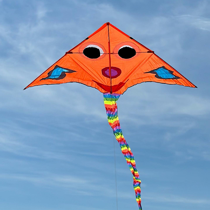 Oranžový diamantový šarkan s úsmevom