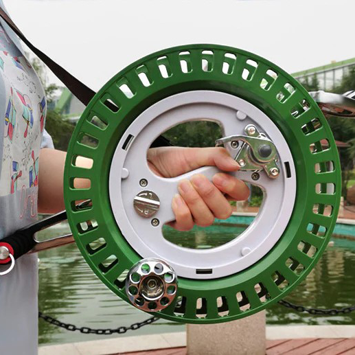 Zelený ložiskový navijak na šarkana