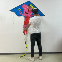 Šarkan prasiatko diamant červený Šarkan prasiatko diamant červený