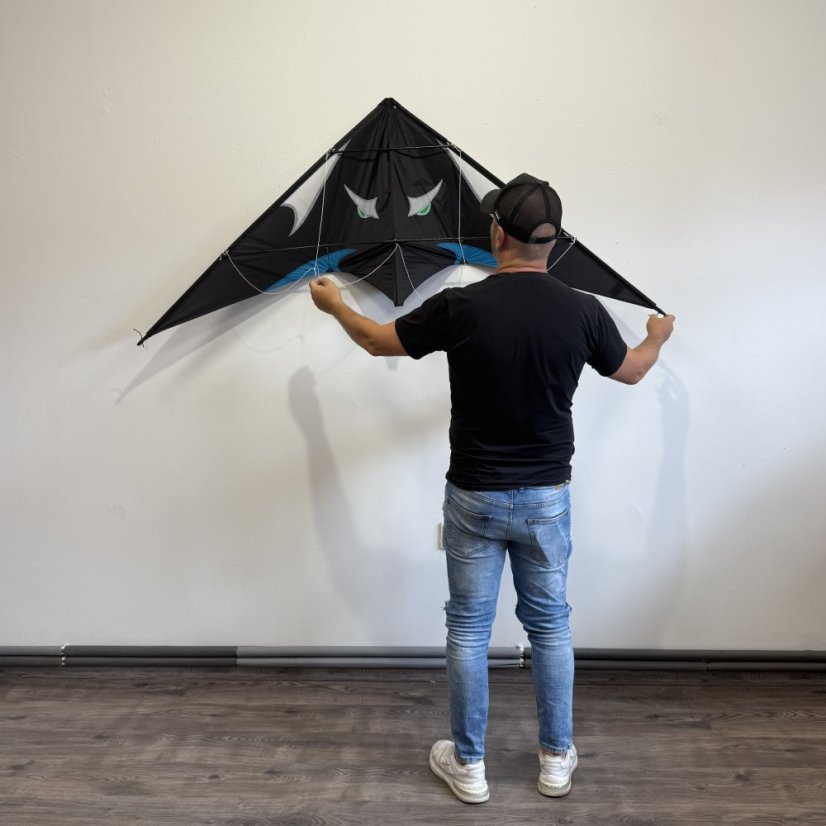 Čierny dvojšnúrový delta šarkan