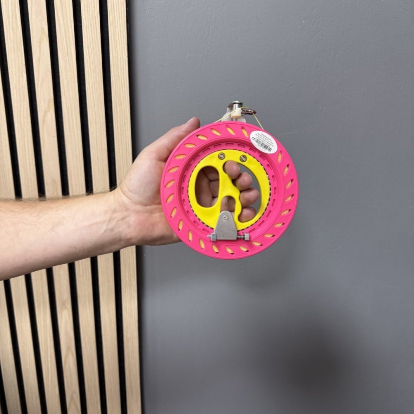 Červený guličkový navijak 16cm 100m