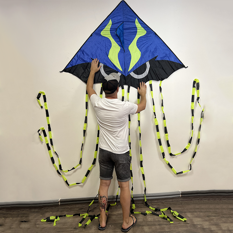 Modrý delta šarkan chobotničák s chvostem