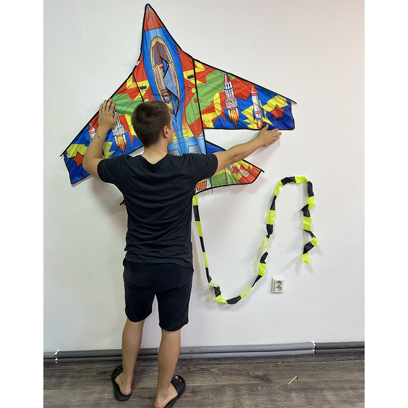 Színes repülő alakú sárkány