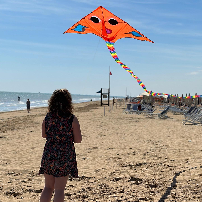 Červený delta šarkan úsmev